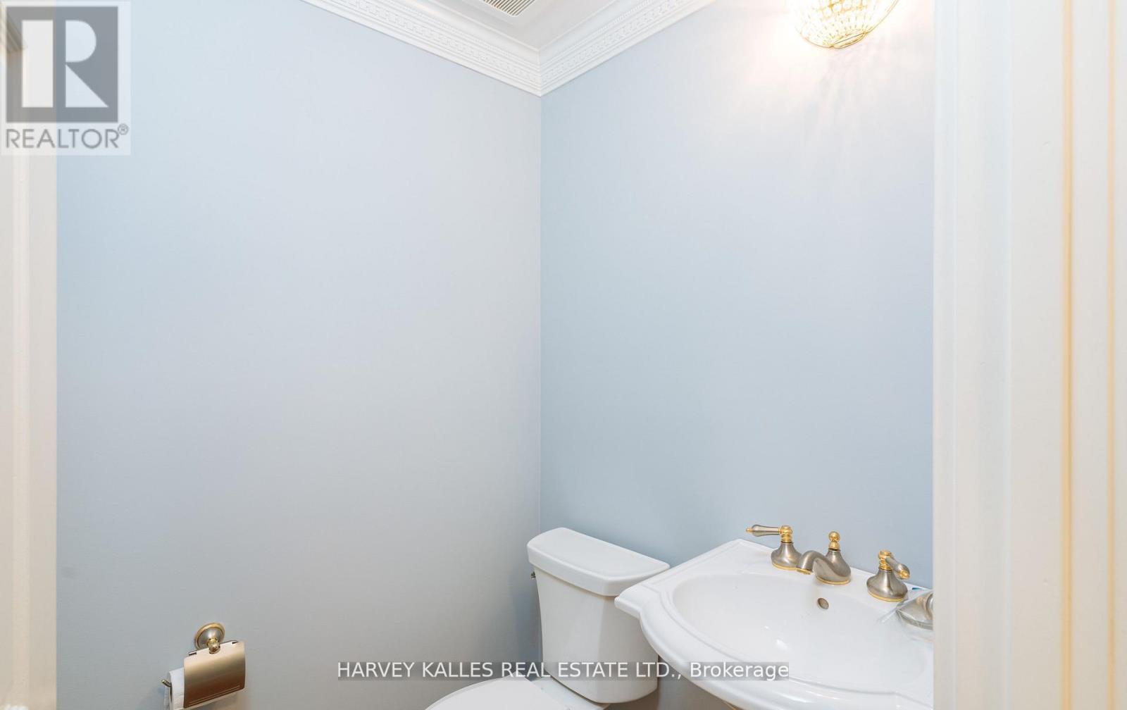 22 Lower Village Gate, Toronto, Ontario  M5P 3L7 - Photo 4 - C13035650