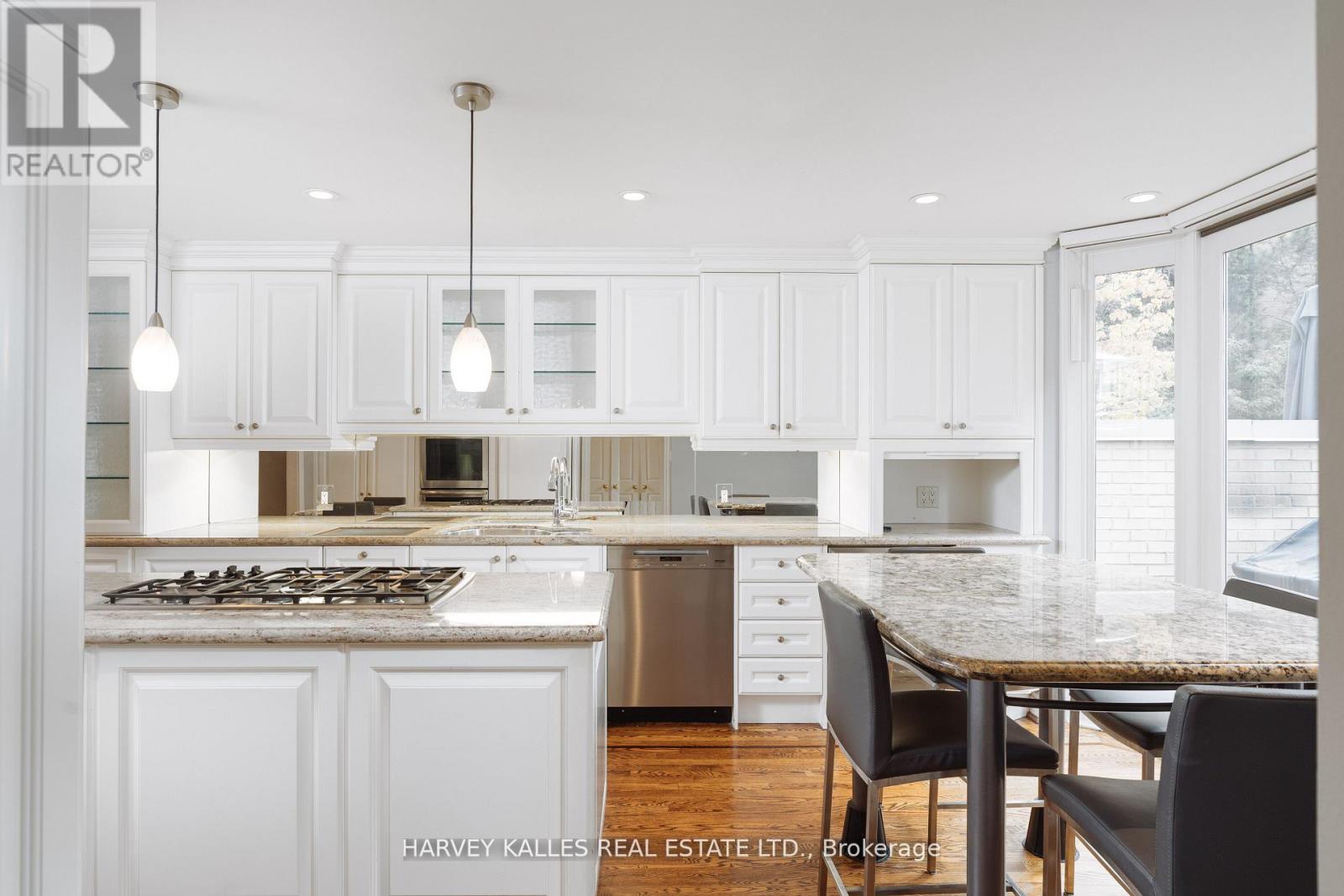 22 Lower Village Gate, Toronto, Ontario  M5P 3L7 - Photo 5 - C13035650