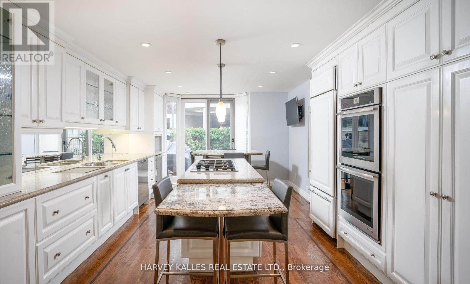 22 Lower Village Gate, Toronto, Ontario  M5P 3L7 - Photo 6 - C13035650