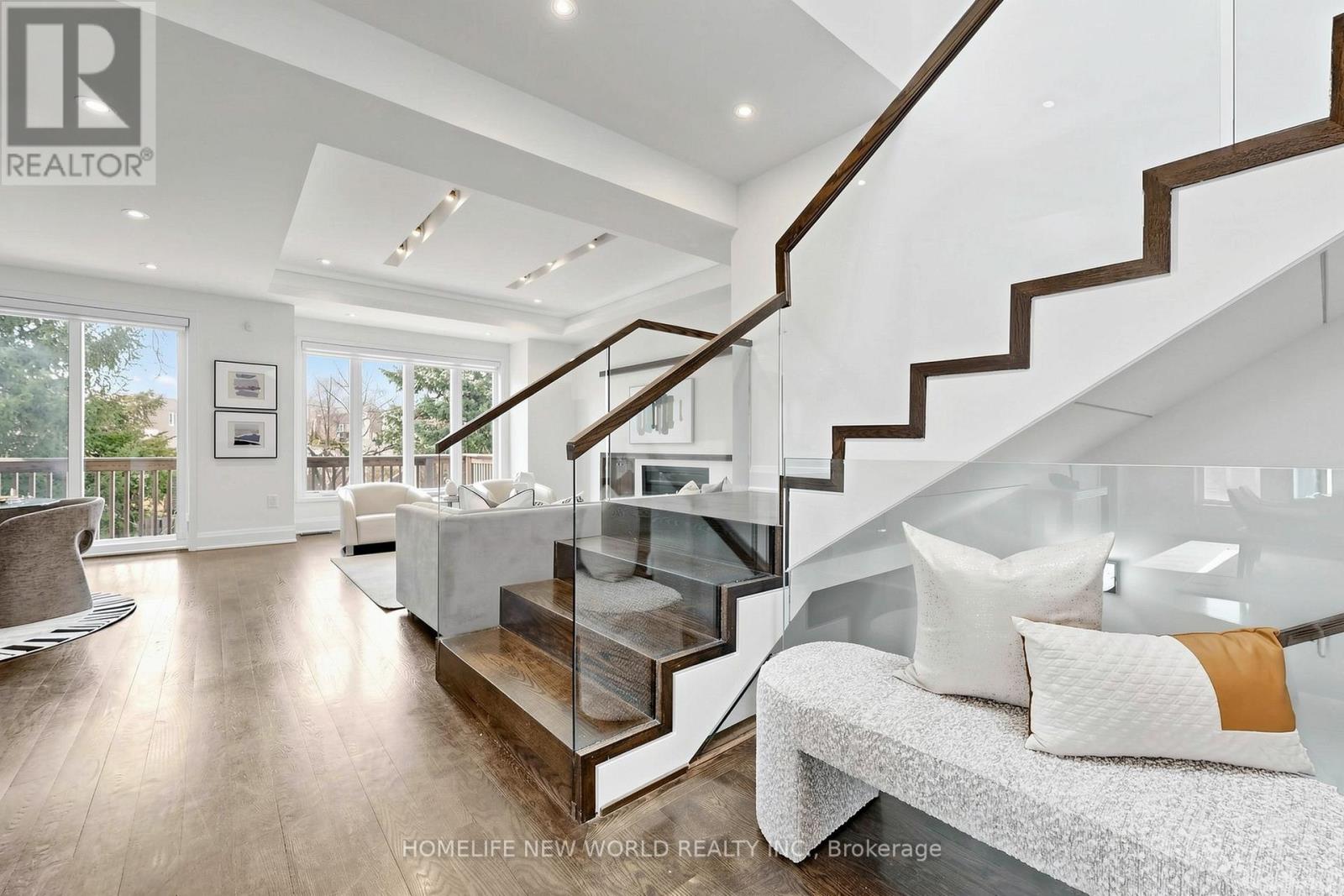 220 Roe Avenue, Toronto, Ontario  M5M 2J4 - Photo 12 - C13035662