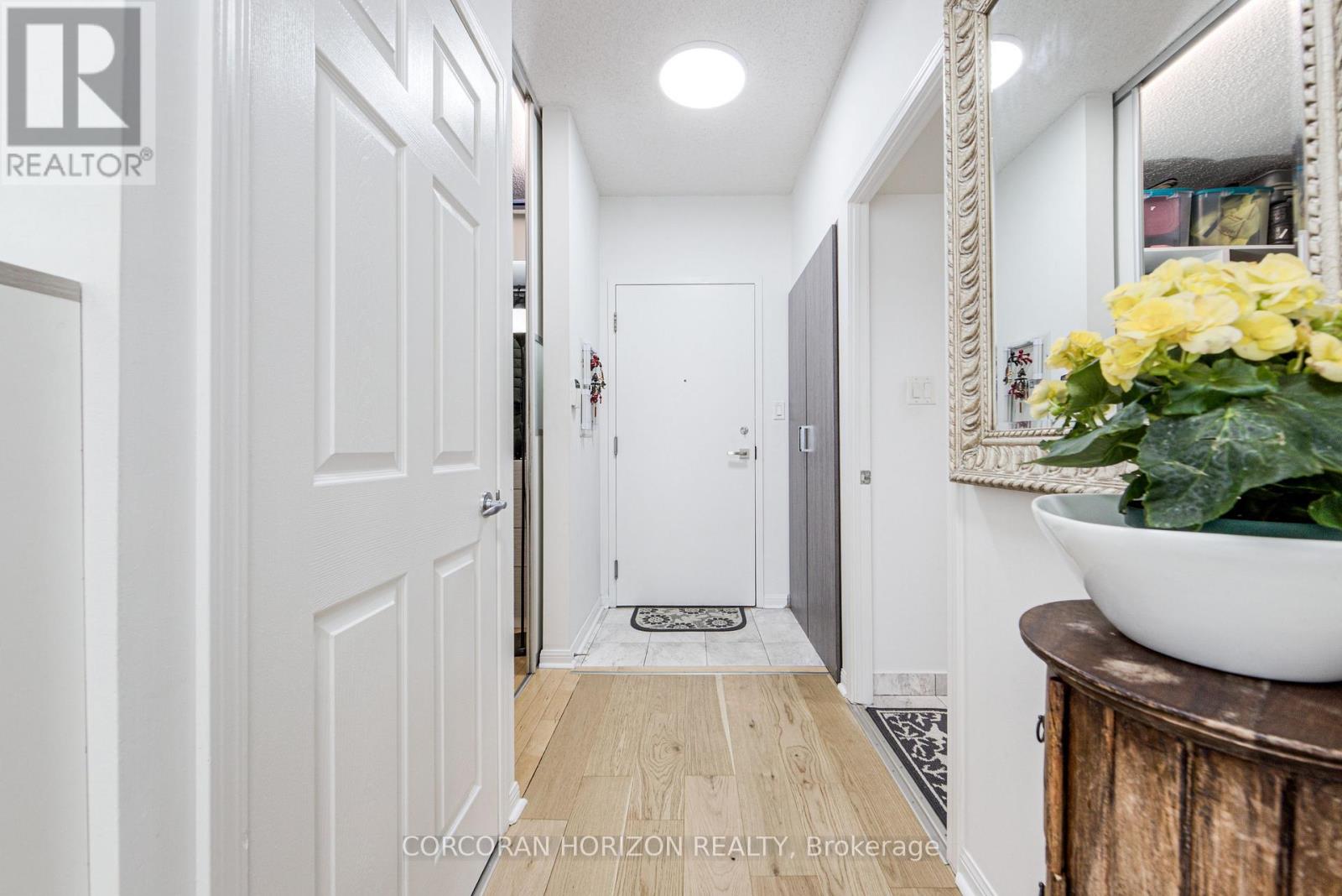 2009 - 228 Queens Quay W, Toronto, Ontario  M5J 2X1 - Photo 2 - C13035740