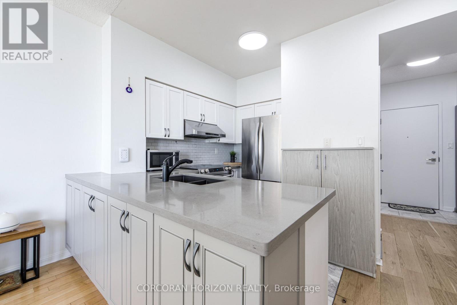 2009 - 228 Queens Quay W, Toronto, Ontario  M5J 2X1 - Photo 5 - C13035740