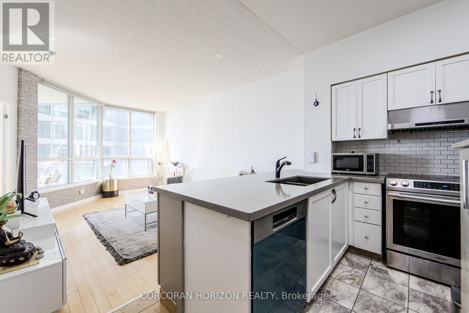 2009 - 228 Queens Quay W, Toronto, Ontario  M5J 2X1 - Photo 6 - C13035740