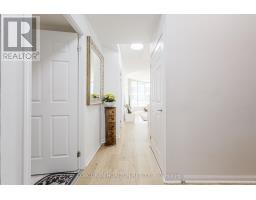 2009 - 228 QUEENS QUAY W, Toronto, Ontario