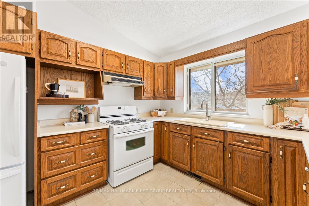 612 Westshore Boulevard, Pickering, Ontario  L1W 2T8 - Photo 16 - E13035910