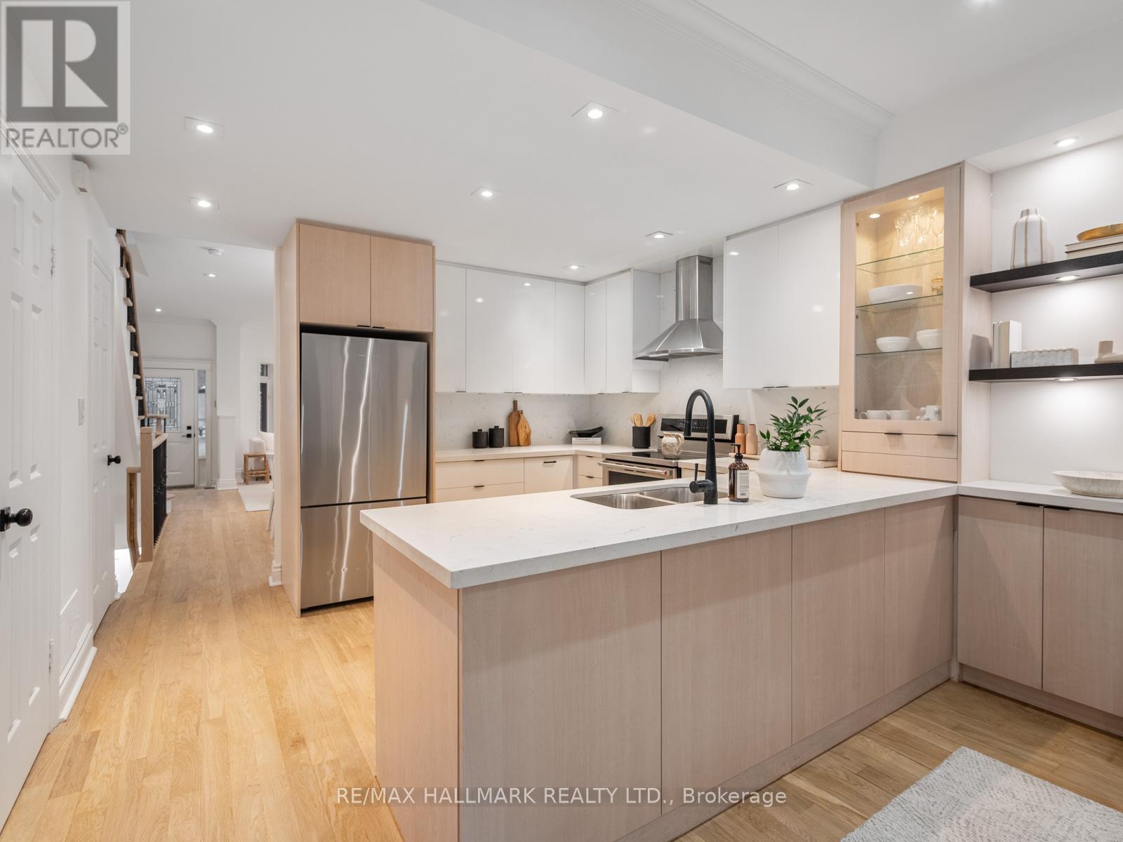 26 Eastmount Avenue, Toronto, Ontario  M4K 1V1 - Photo 14 - E13035970