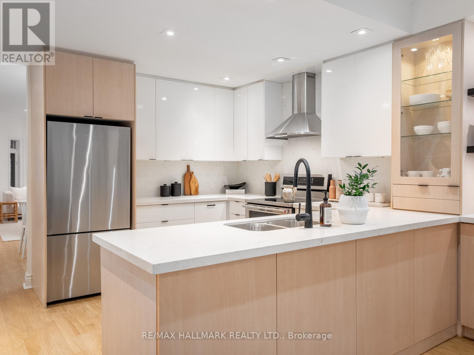 26 Eastmount Avenue, Toronto, Ontario  M4K 1V1 - Photo 15 - E13035970