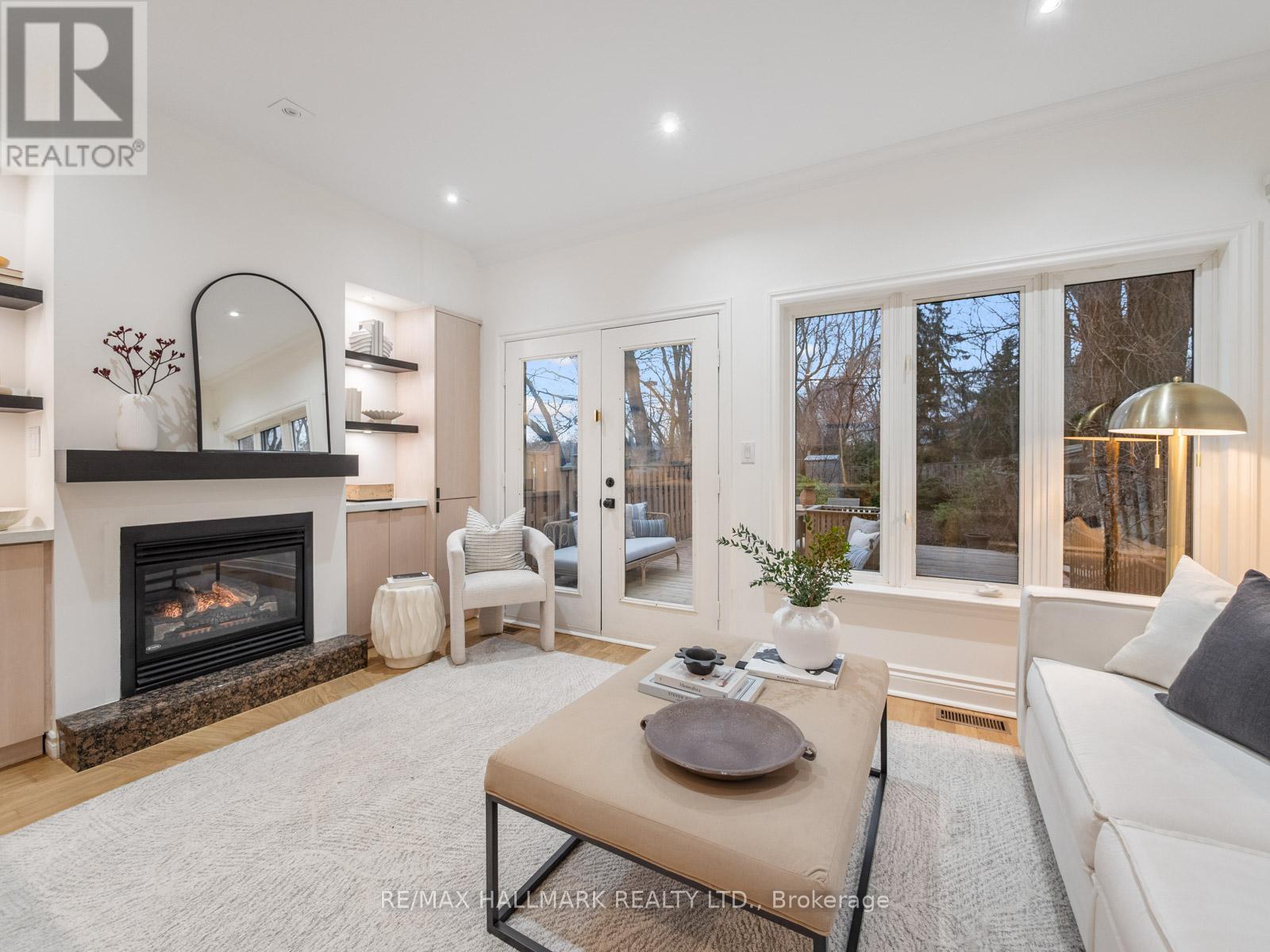 26 Eastmount Avenue, Toronto, Ontario  M4K 1V1 - Photo 17 - E13035970