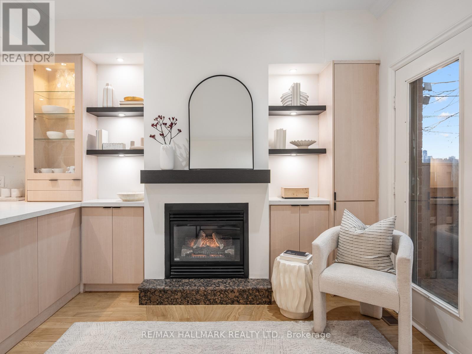 26 Eastmount Avenue, Toronto, Ontario  M4K 1V1 - Photo 18 - E13035970