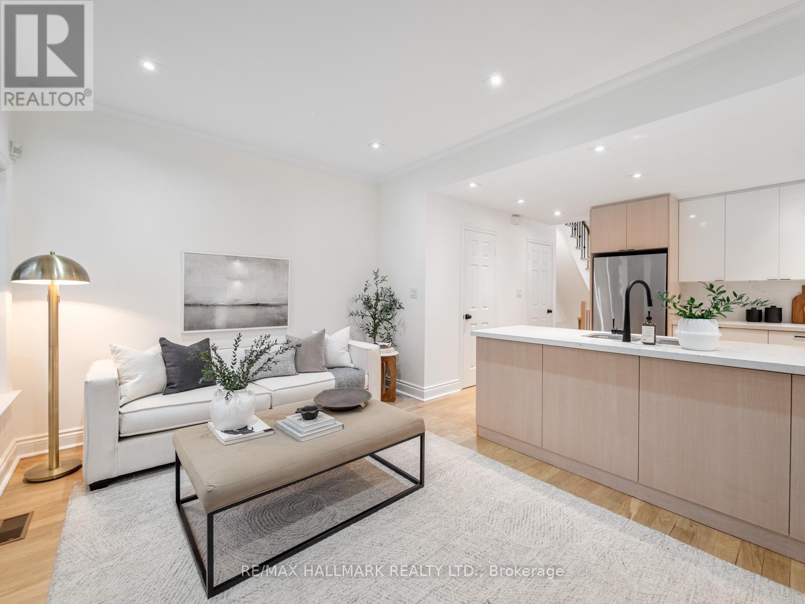 26 Eastmount Avenue, Toronto, Ontario  M4K 1V1 - Photo 21 - E13035970