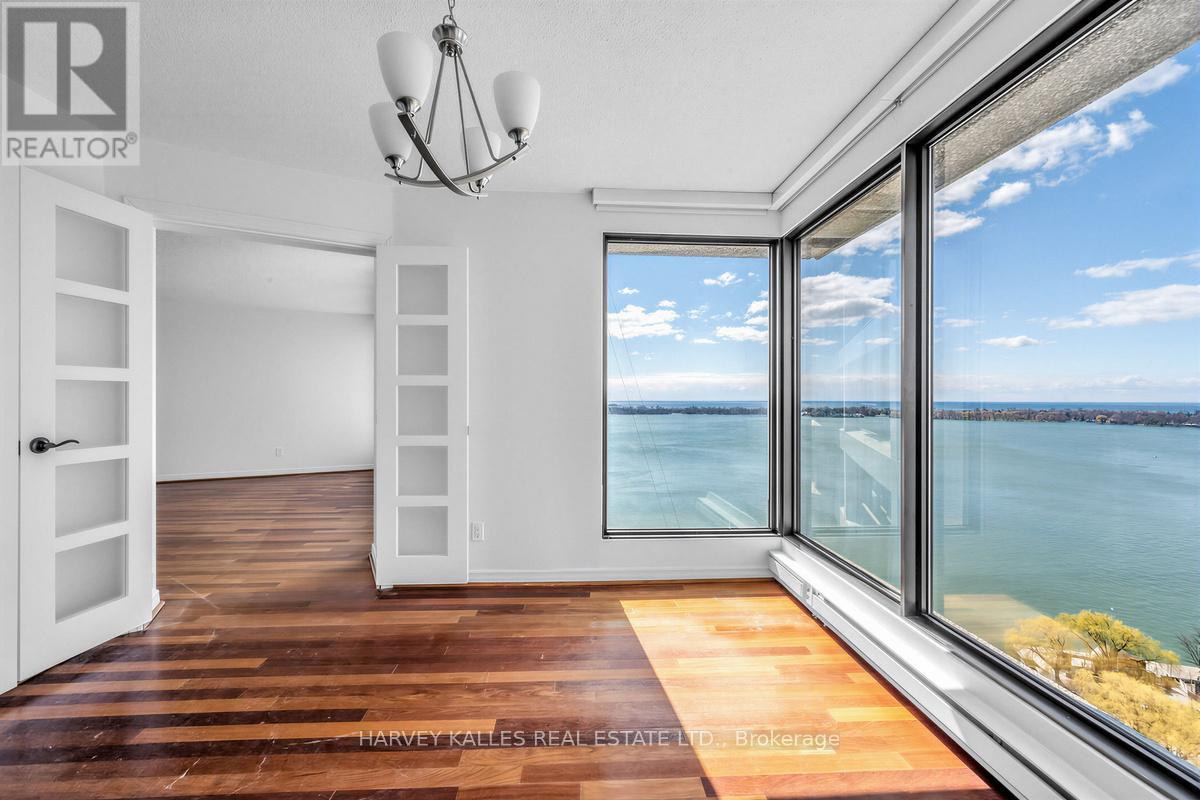 2214 - 55 Harbour Street, Toronto, Ontario  M5J 2L1 - Photo 10 - C13035800