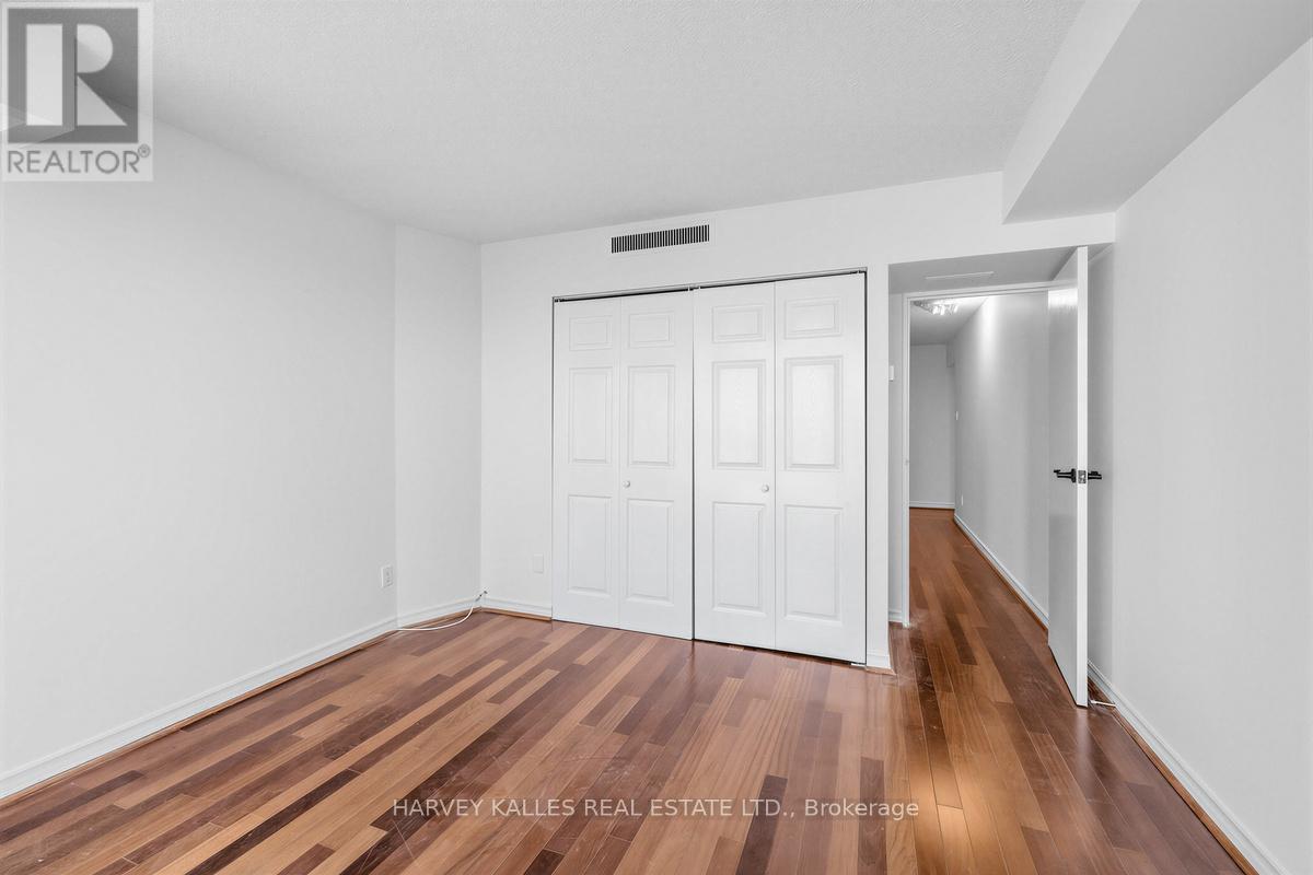 2214 - 55 Harbour Street, Toronto, Ontario  M5J 2L1 - Photo 13 - C13035800