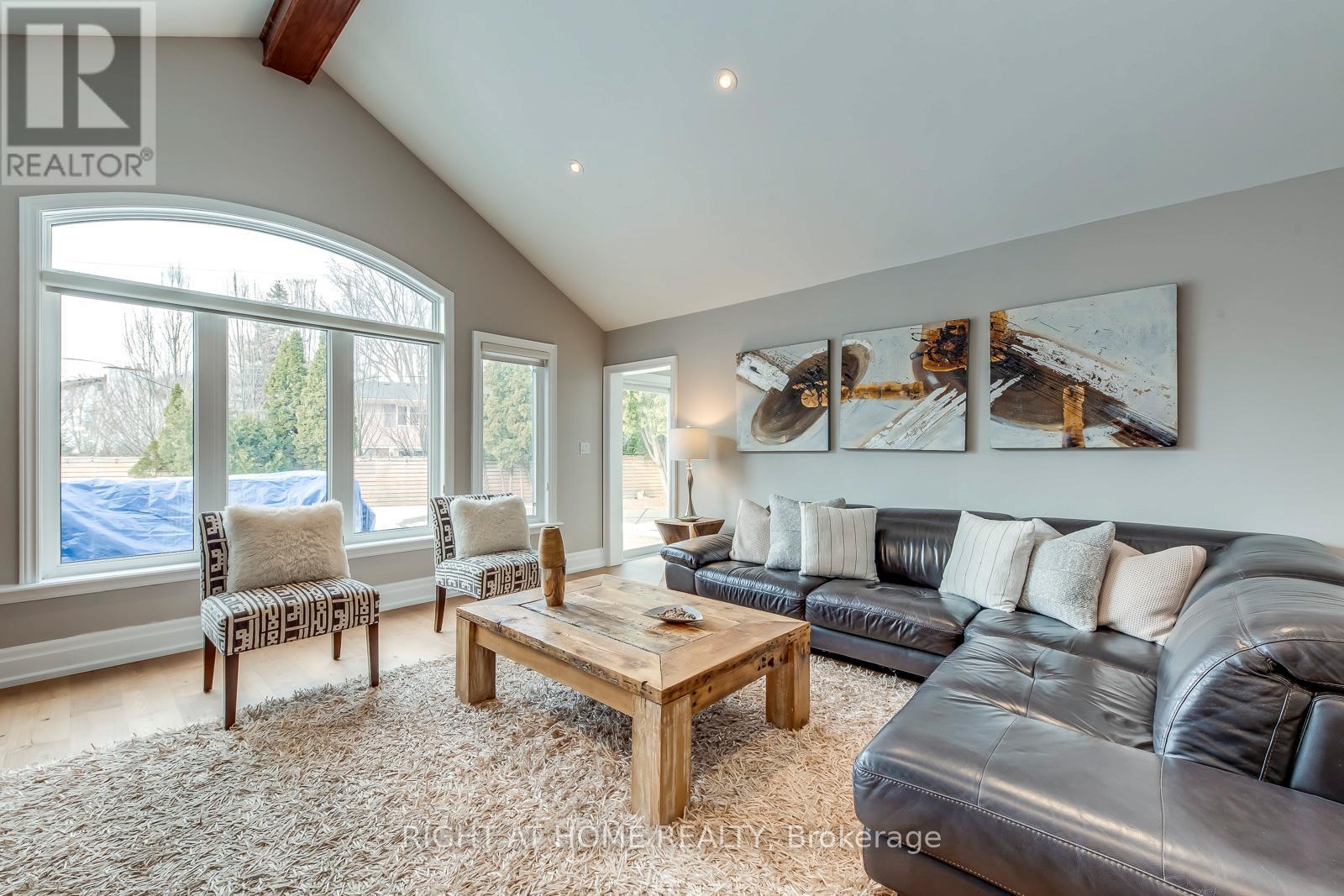 204 Walkers Line, Burlington, Ontario  L7N 2C3 - Photo 8 - W12945668