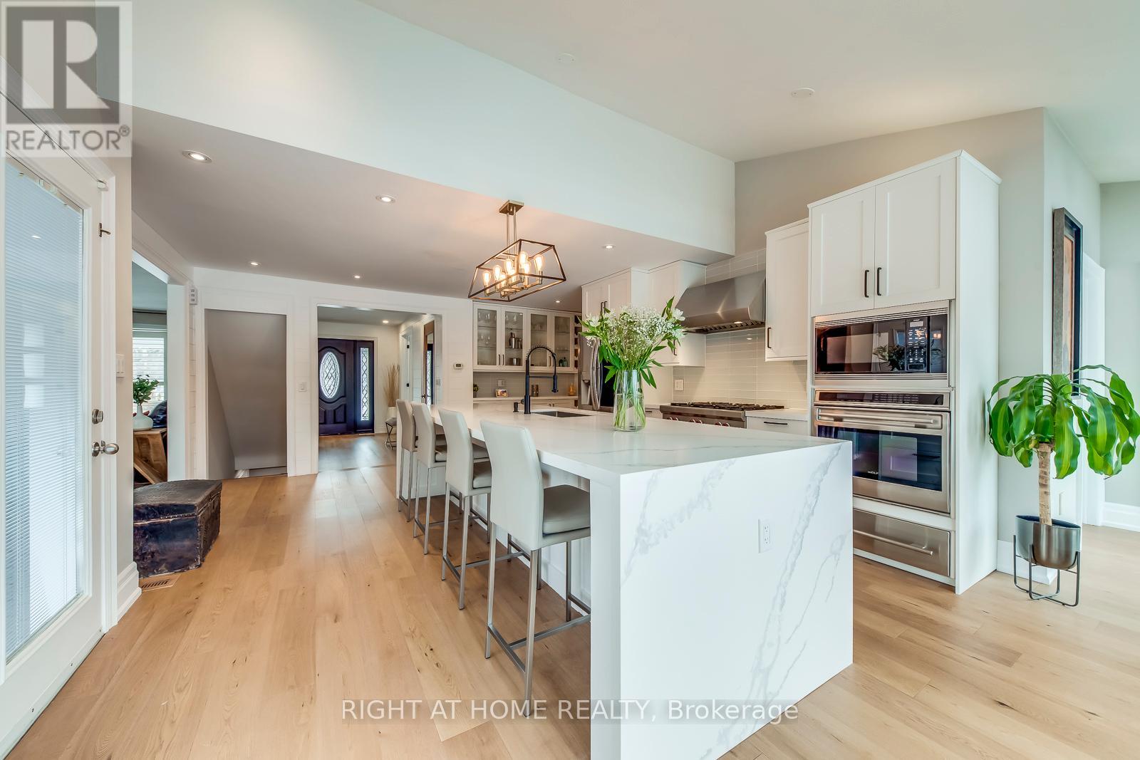 204 Walkers Line, Burlington, Ontario  L7N 2C3 - Photo 6 - W12945668