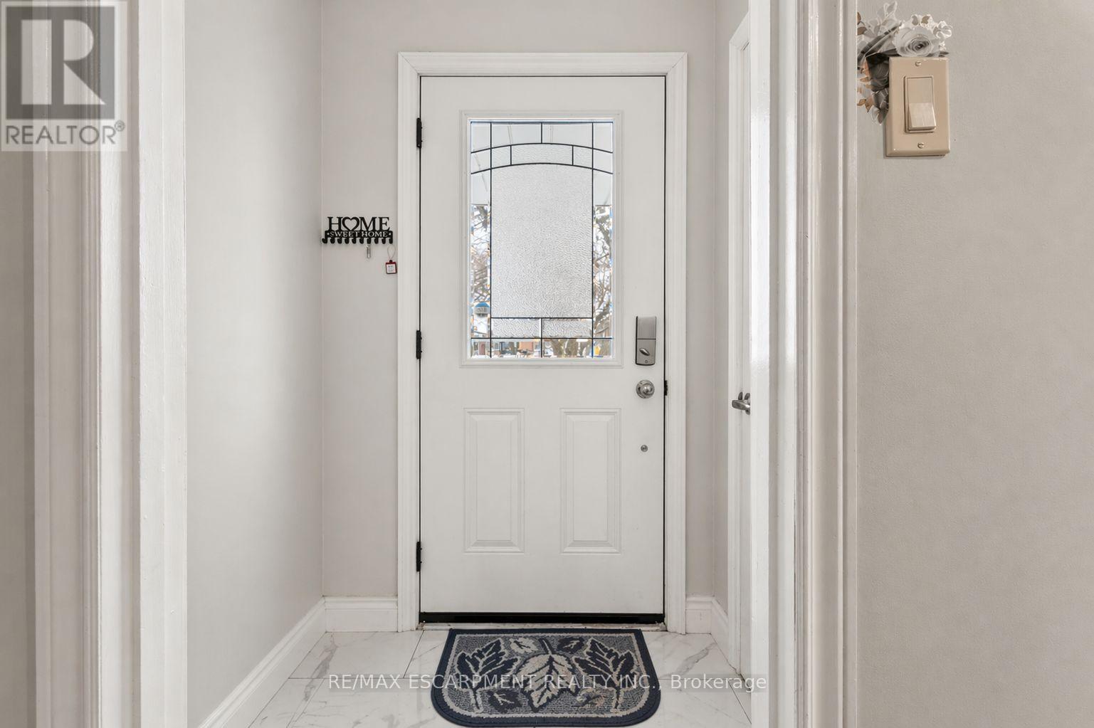 557 Lake Street, St. Catharines, Ontario  L2N 4J1 - Photo 2 - X12617058