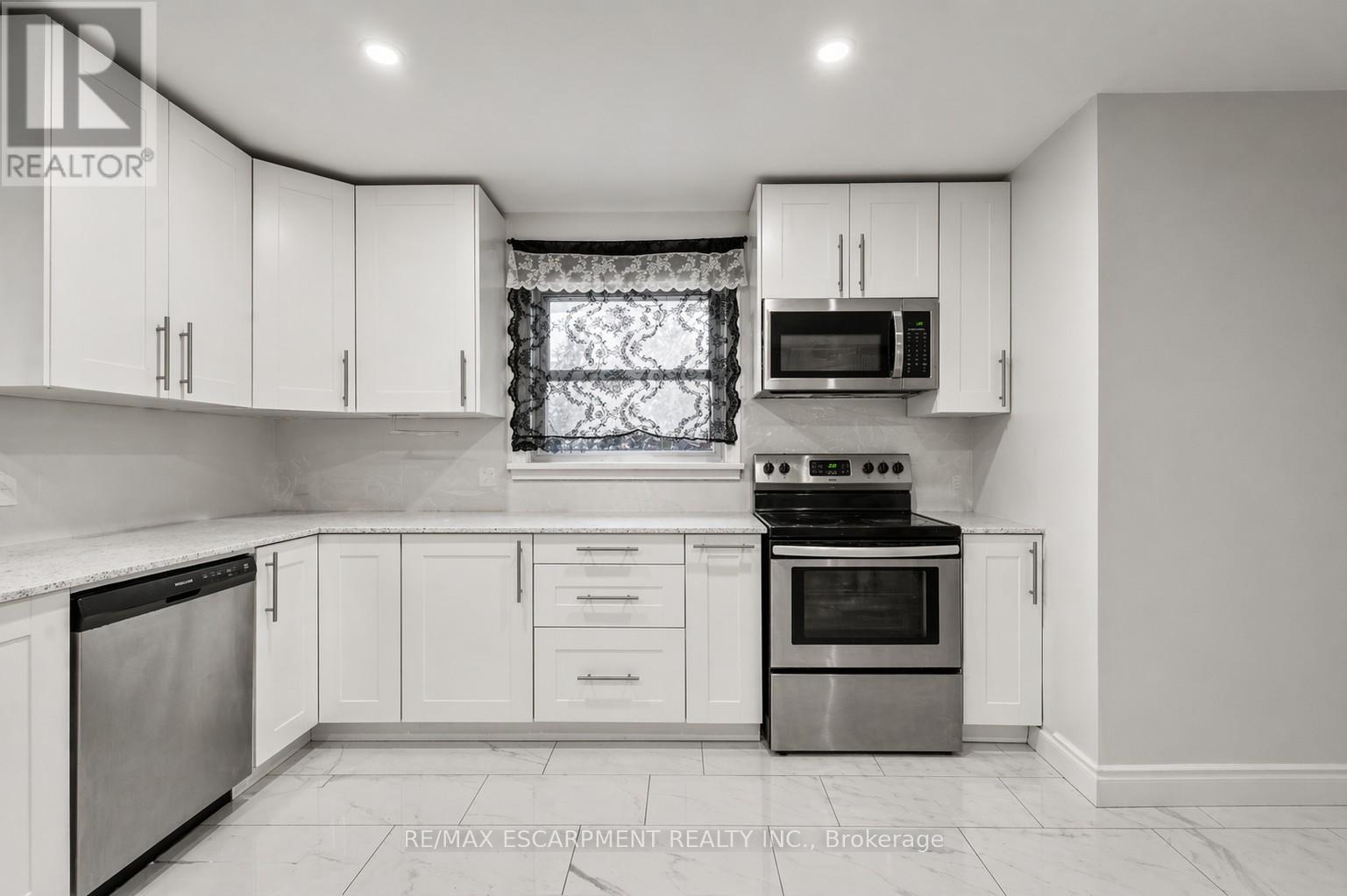 557 Lake Street, St. Catharines, Ontario  L2N 4J1 - Photo 3 - X12617058