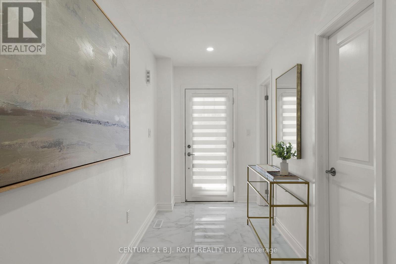 33 Brown Bear Street, Barrie, Ontario  L9J 0H7 - Photo 2 - S13035648