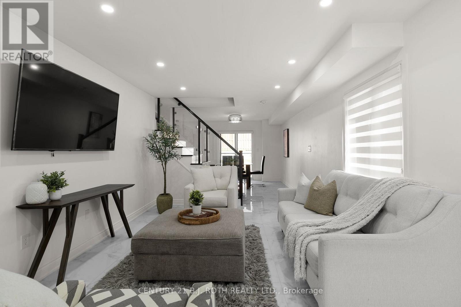 33 Brown Bear Street, Barrie, Ontario  L9J 0H7 - Photo 5 - S13035648