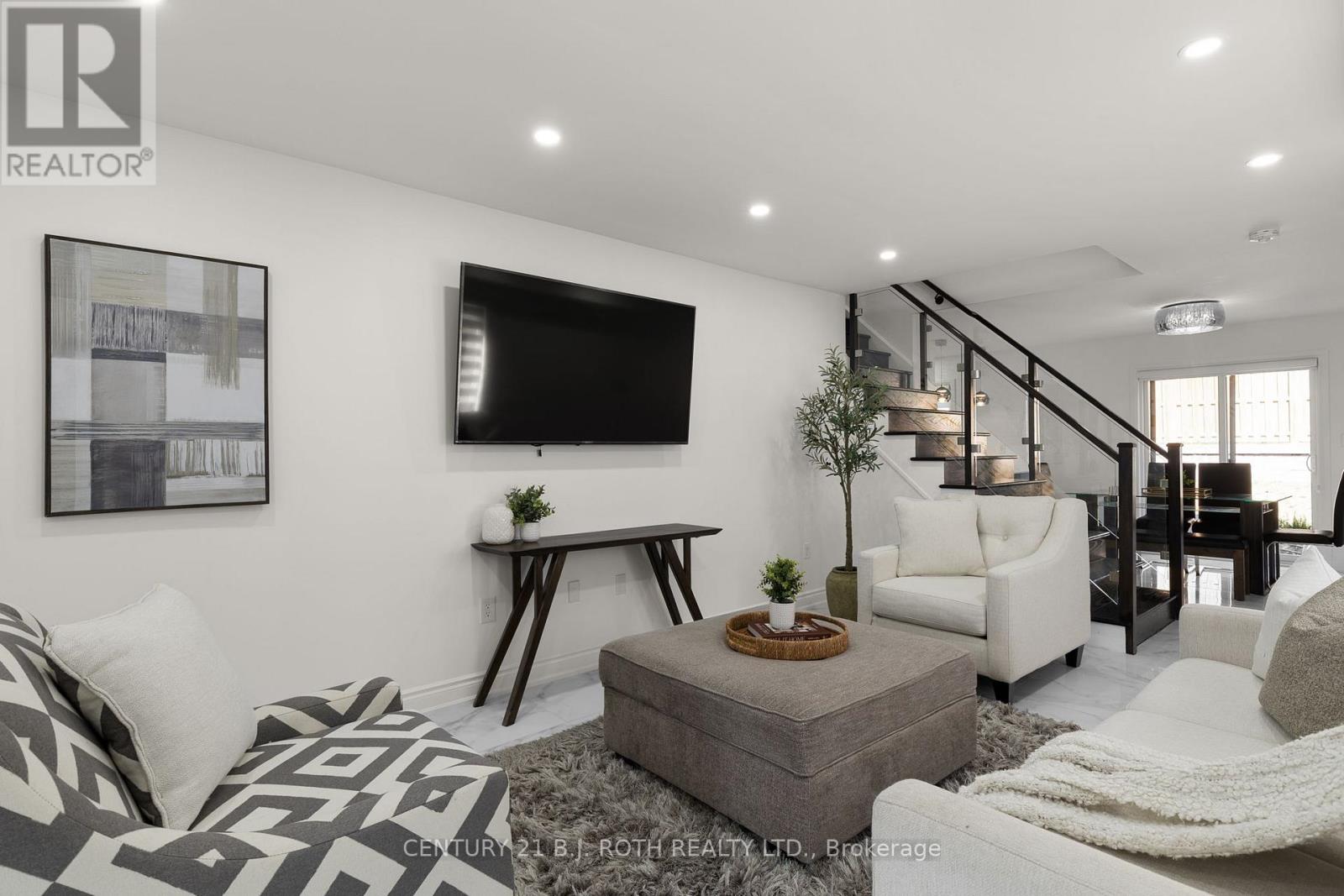 33 Brown Bear Street, Barrie, Ontario  L9J 0H7 - Photo 6 - S13035648