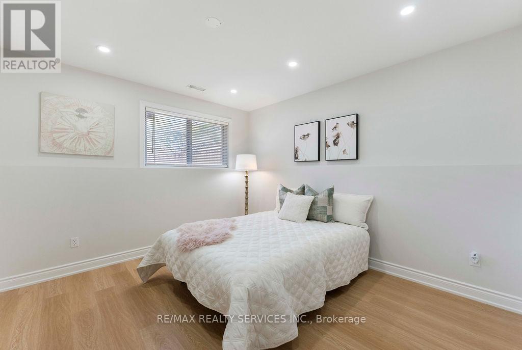 254 Old Mosley Street, Wasaga Beach, Ontario  L9Z 2H8 - Photo 16 - S13035728