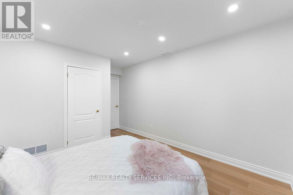 254 Old Mosley Street, Wasaga Beach, Ontario  L9Z 2H8 - Photo 18 - S13035728