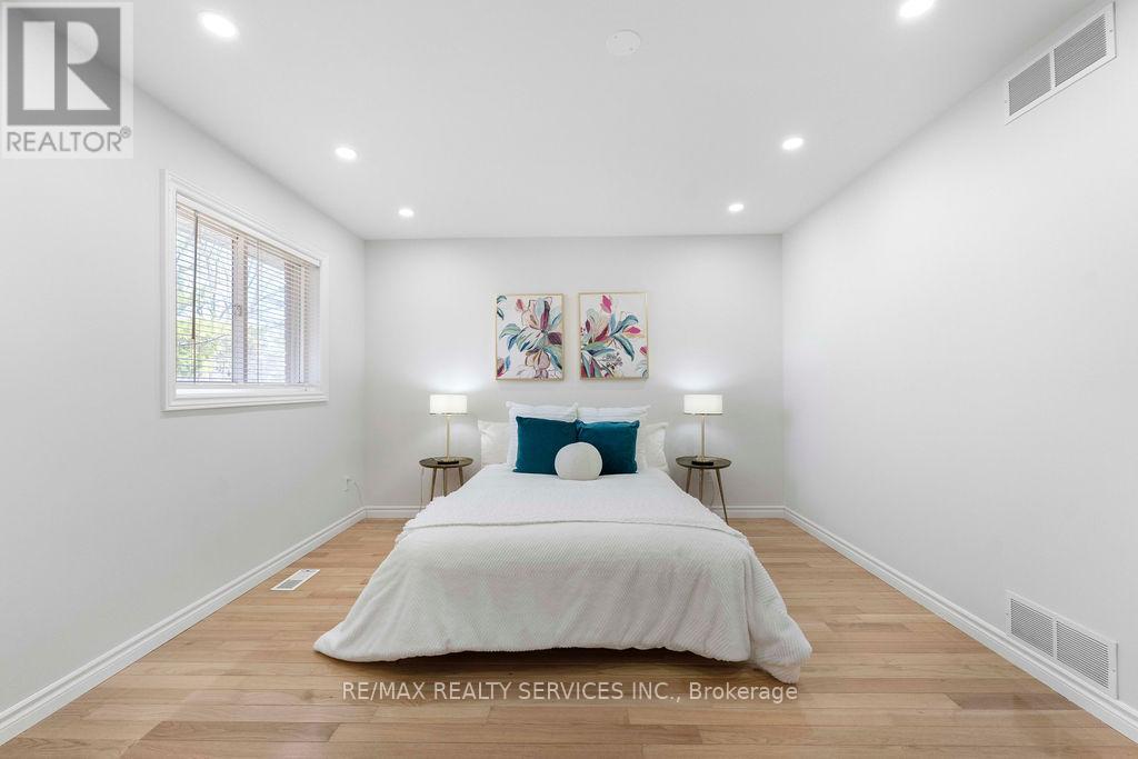 254 Old Mosley Street, Wasaga Beach, Ontario  L9Z 2H8 - Photo 32 - S13035728