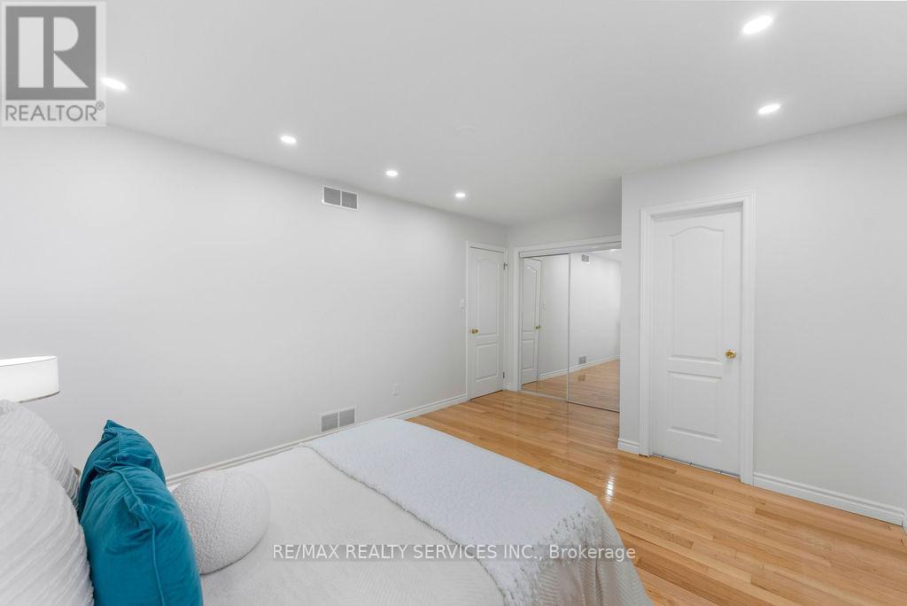 254 Old Mosley Street, Wasaga Beach, Ontario  L9Z 2H8 - Photo 33 - S13035728