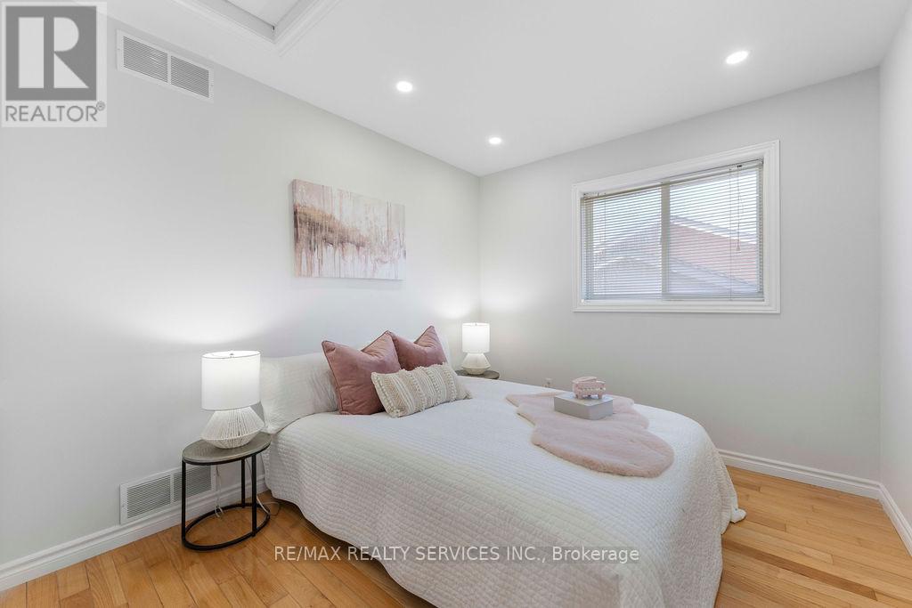 254 Old Mosley Street, Wasaga Beach, Ontario  L9Z 2H8 - Photo 35 - S13035728