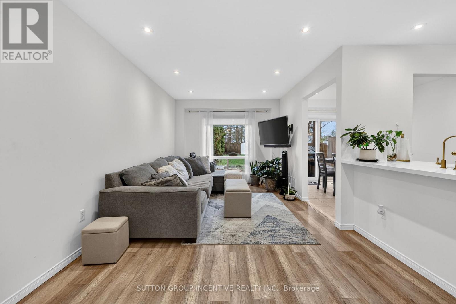 46 Bates Court, Barrie (Painswick North), Ontario  L4N 8L8 - Photo 5 - S13035738