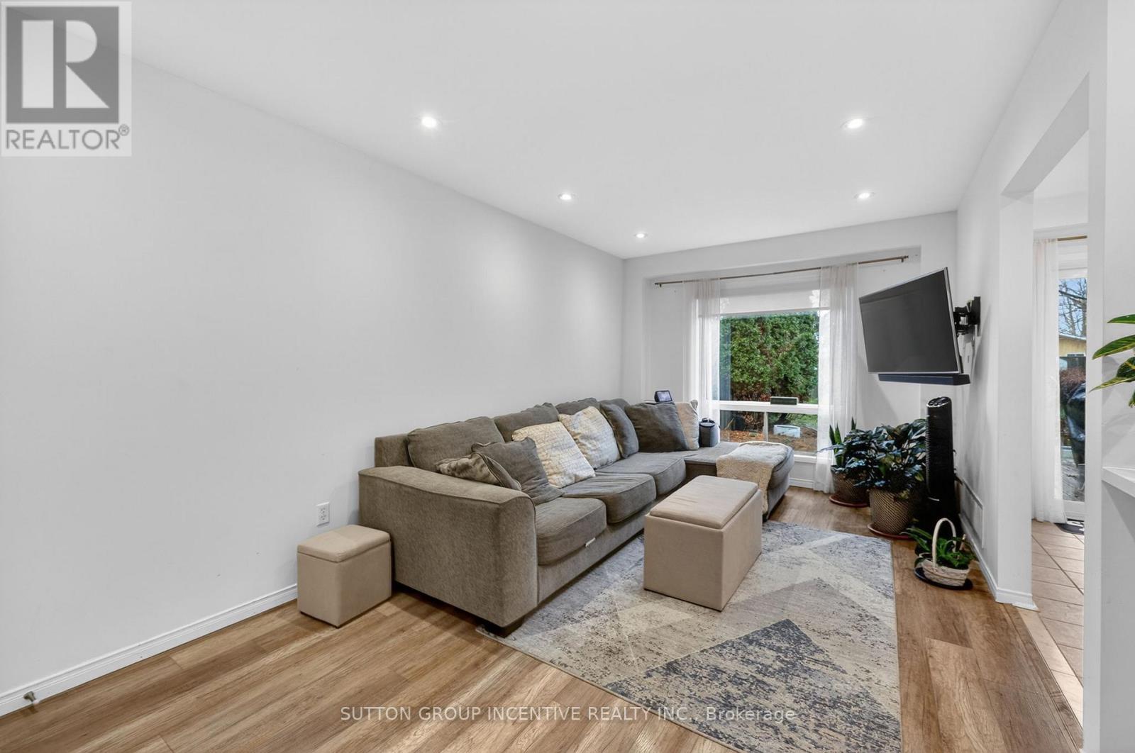 46 Bates Court, Barrie (Painswick North), Ontario  L4N 8L8 - Photo 6 - S13035738