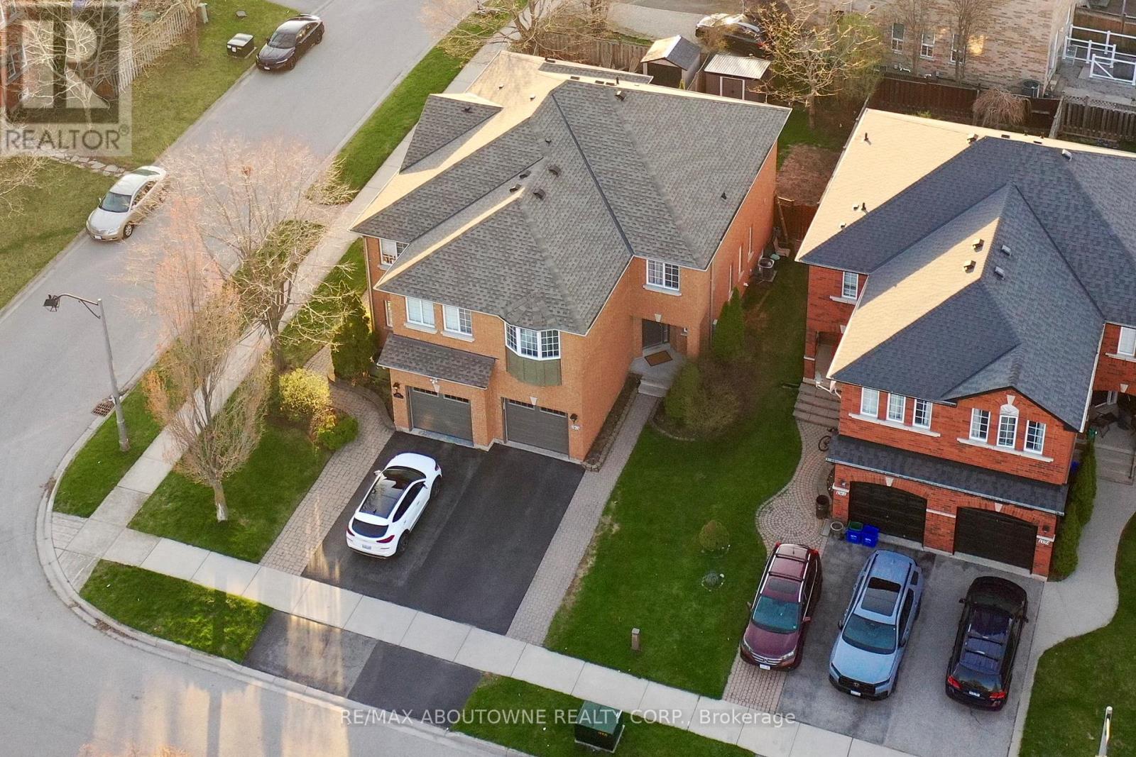 1363 Brookstar Drive, Oakville, Ontario  L6M 3W1 - Photo 2 - W13035642