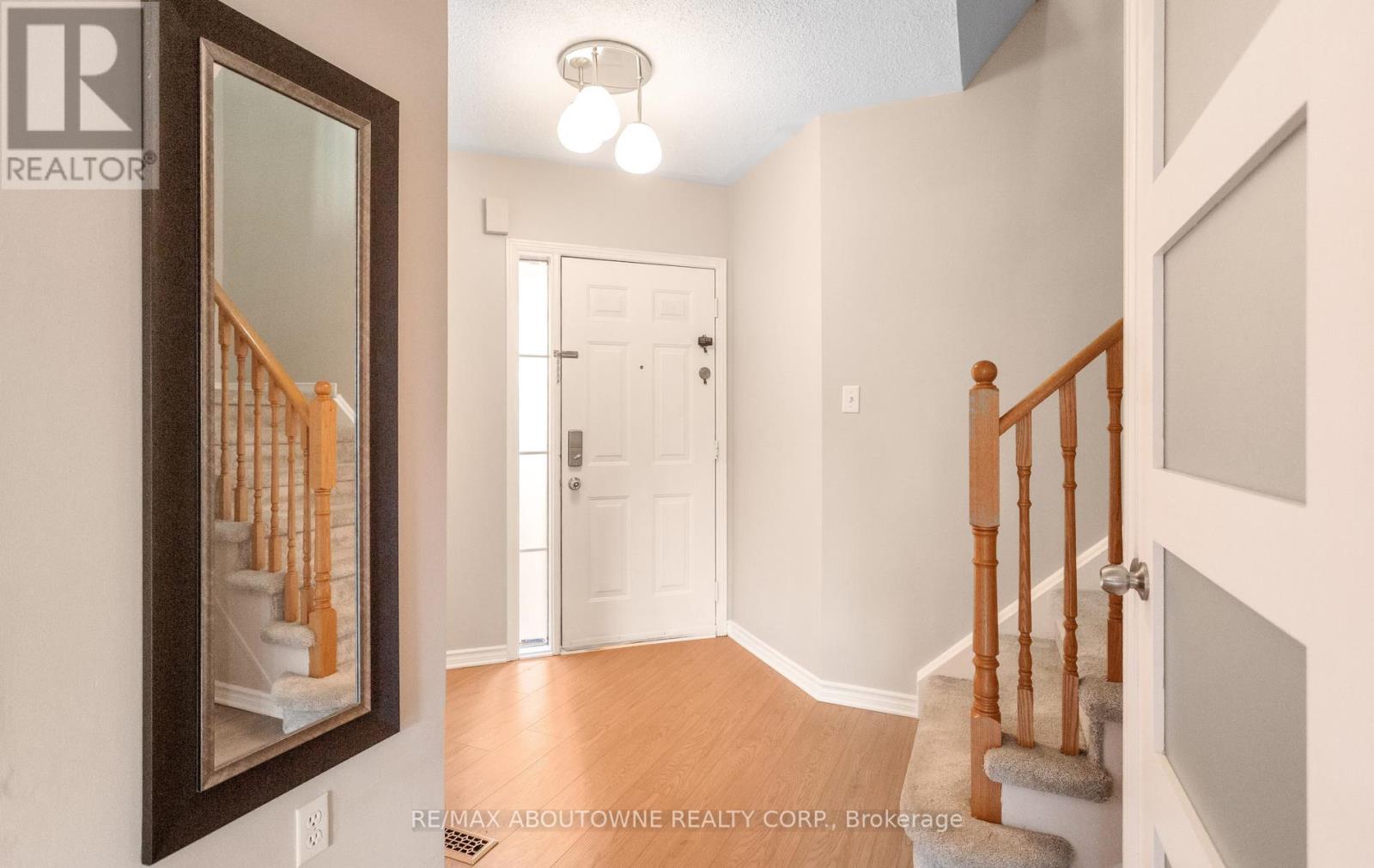 1363 Brookstar Drive, Oakville, Ontario  L6M 3W1 - Photo 4 - W13035642