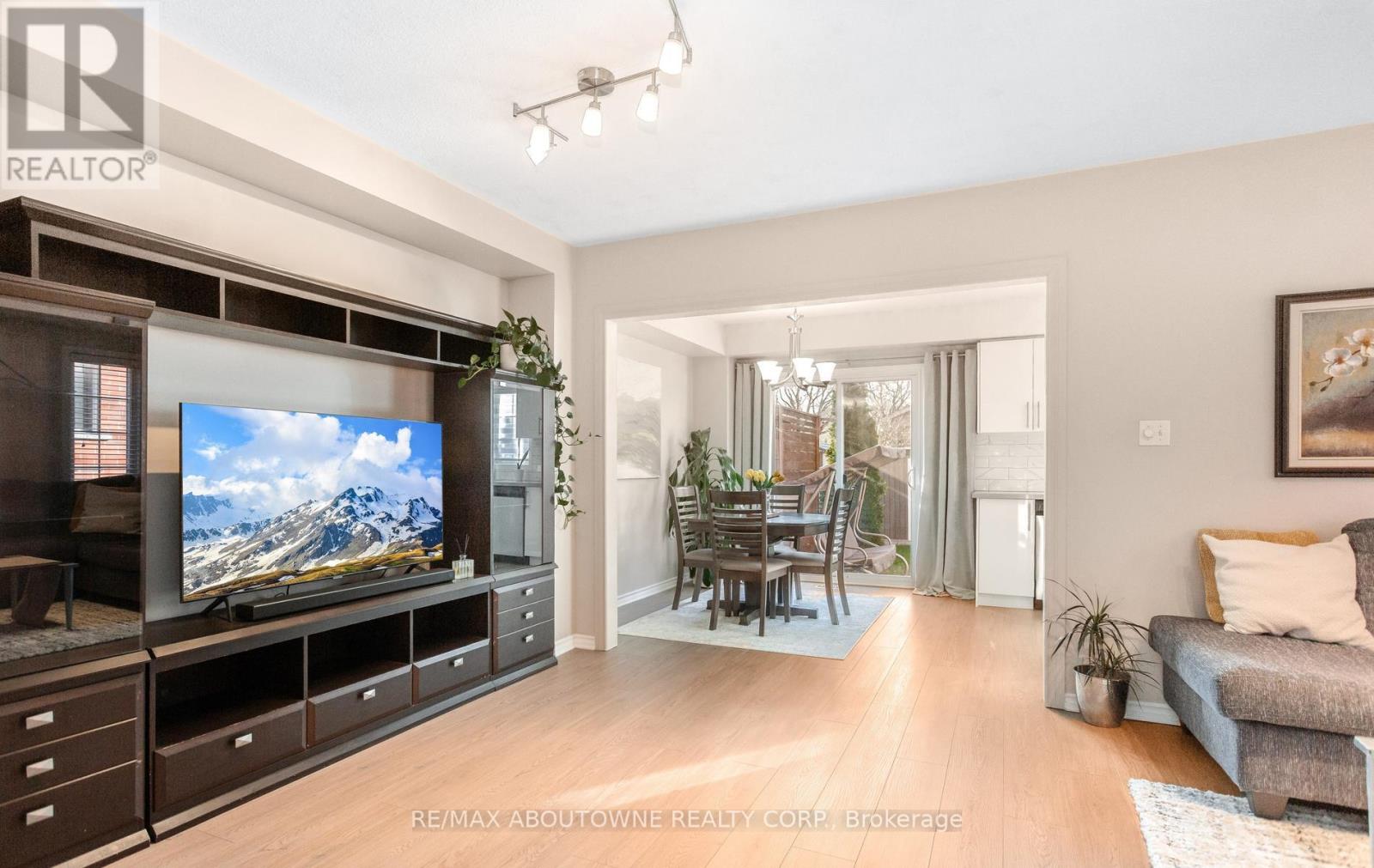 1363 Brookstar Drive, Oakville, Ontario  L6M 3W1 - Photo 6 - W13035642