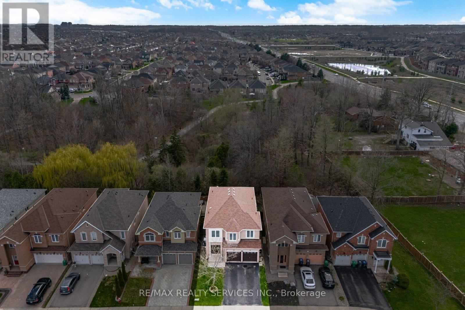 62 Sir Jacobs Crescent, Brampton, Ontario  L7A 3V2 - Photo 2 - W13035698