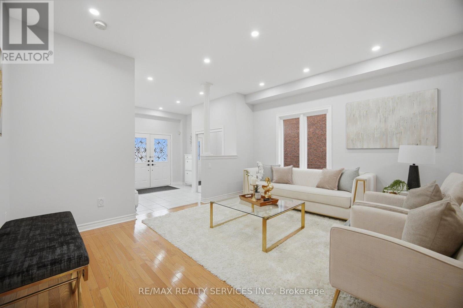 62 Sir Jacobs Crescent, Brampton, Ontario  L7A 3V2 - Photo 4 - W13035698