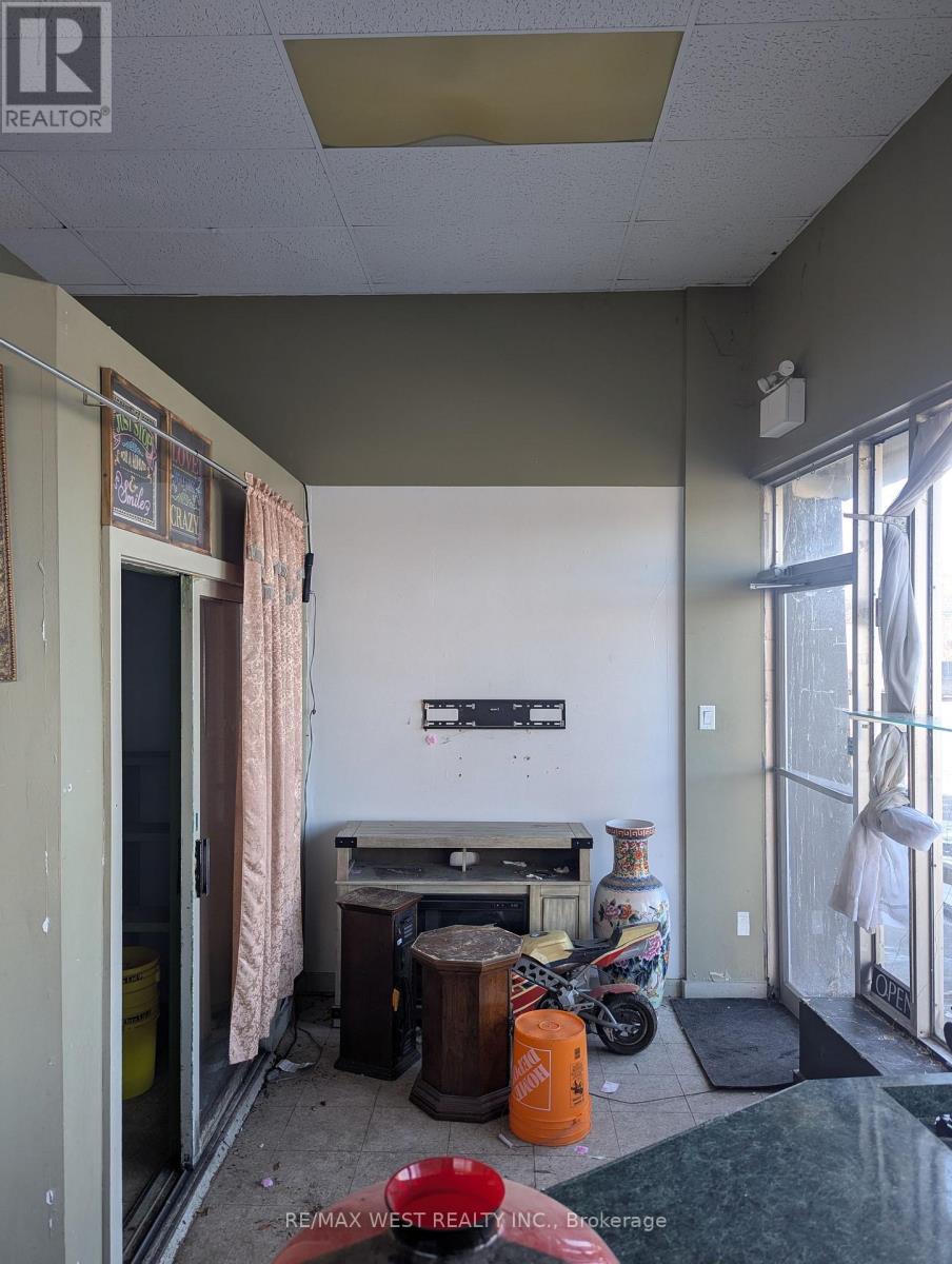 1872 Dundas Street E, Mississauga, Ontario  L4X 1L9 - Photo 3 - W13035748