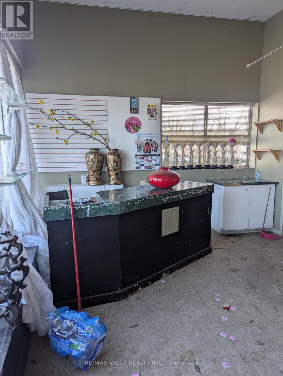 1872 Dundas Street E, Mississauga, Ontario  L4X 1L9 - Photo 4 - W13035748