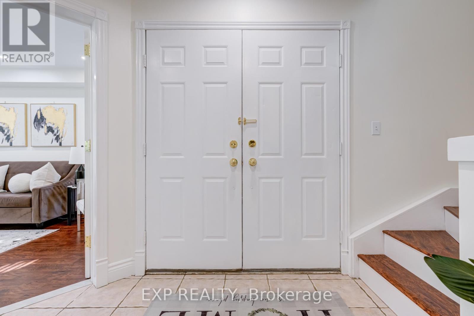 3283 Bobwhite Mews, Mississauga, Ontario  L5N 6G1 - Photo 4 - W13035798