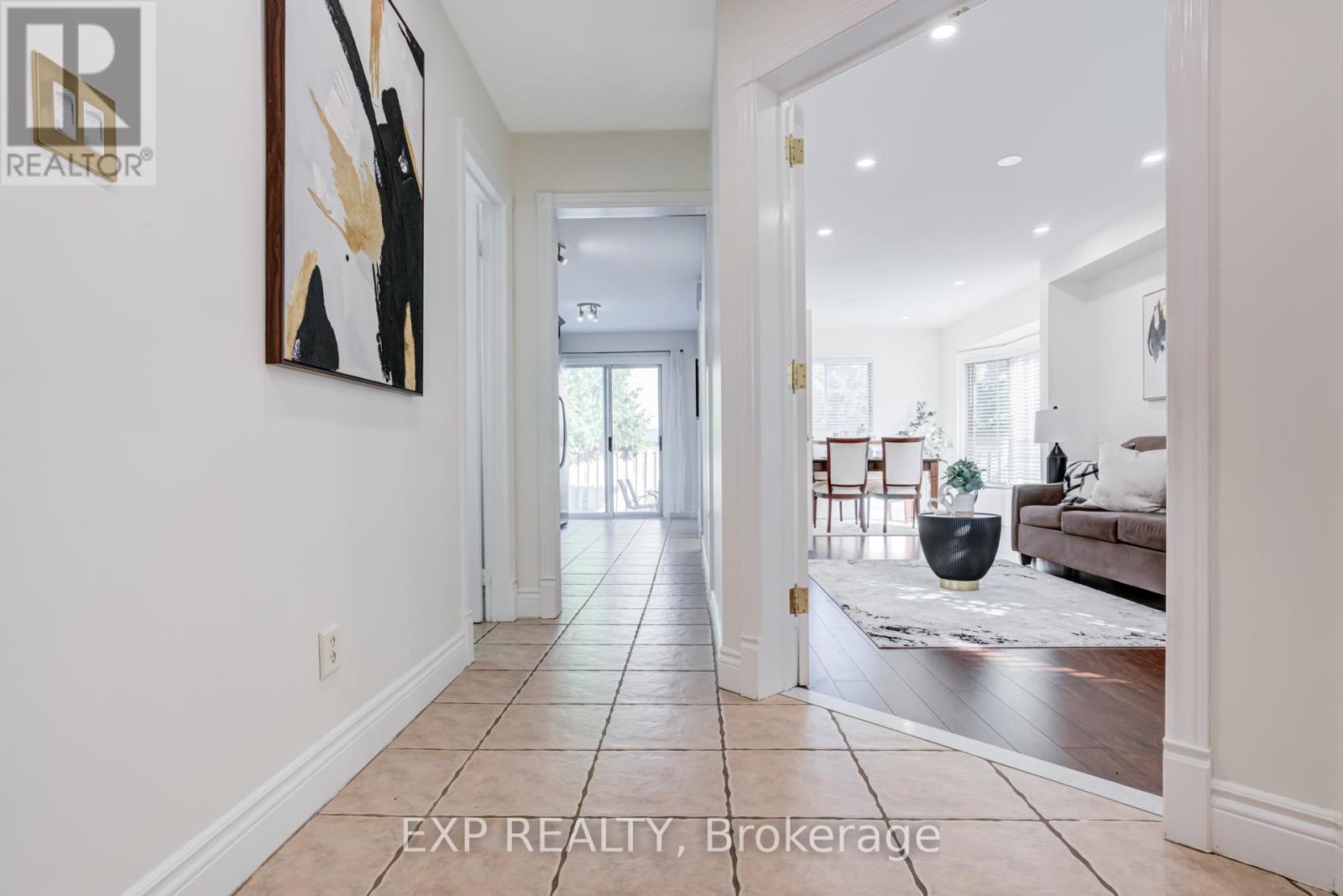 3283 Bobwhite Mews, Mississauga, Ontario  L5N 6G1 - Photo 5 - W13035798