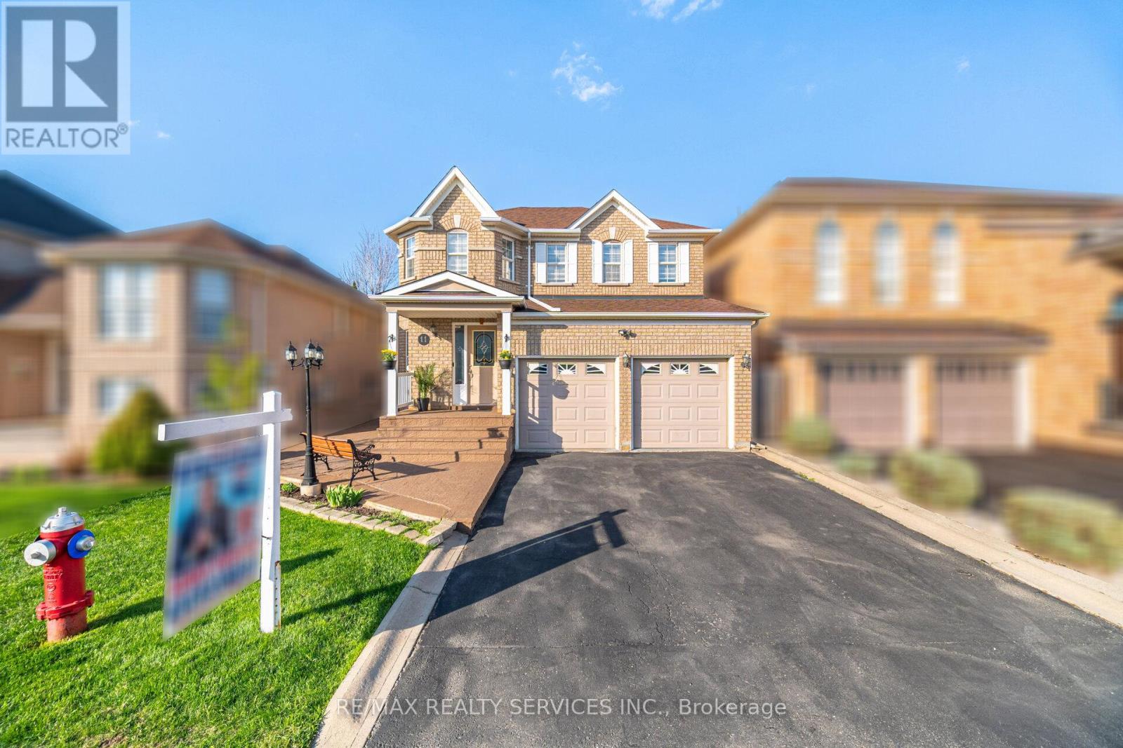 11 Poplar Plains Road, Brampton, Ontario  L7A 2E3 - Photo 2 - W13035810