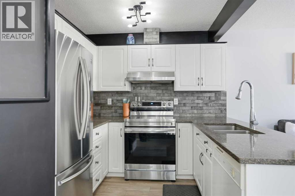 43 Everstone Place SW, Calgary, Alberta  T2Y 4H7 - Photo 3 - A2301730