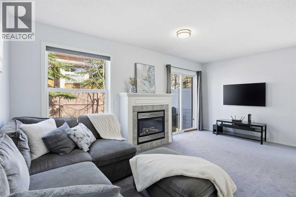 43 Everstone Place SW, Calgary, Alberta  T2Y 4H7 - Photo 6 - A2301730