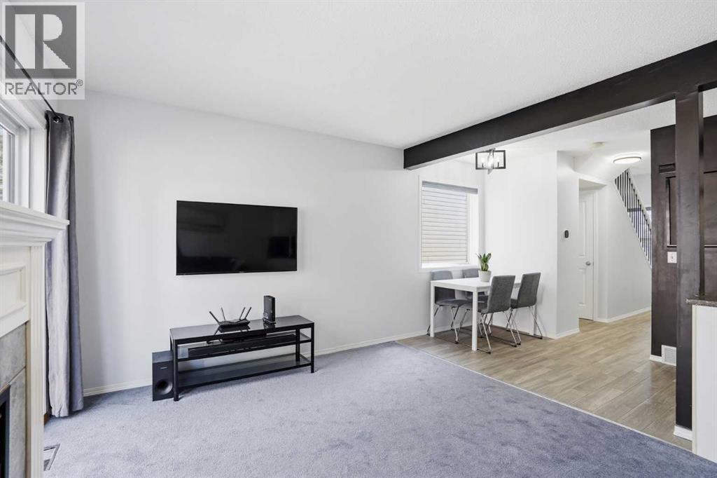 43 Everstone Place SW, Calgary, Alberta  T2Y 4H7 - Photo 8 - A2301730