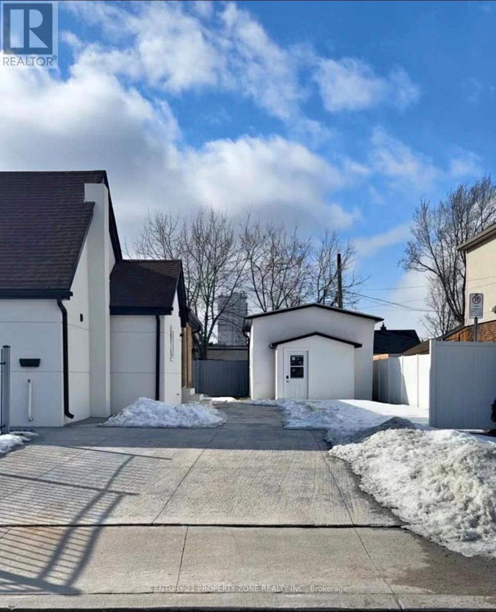 477 Melvin Avenue, Hamilton, Ontario  L8H 2L8 - Photo 2 - X13035784