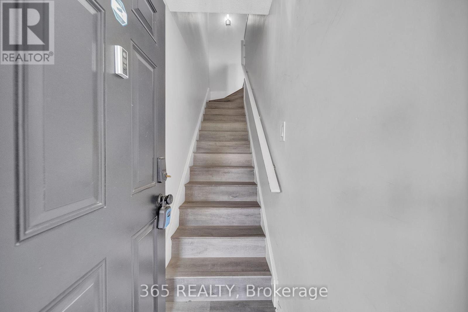 4d - 45 Cedarhill Crescent, Kitchener, Ontario  N2E 0A2 - Photo 4 - X13035840