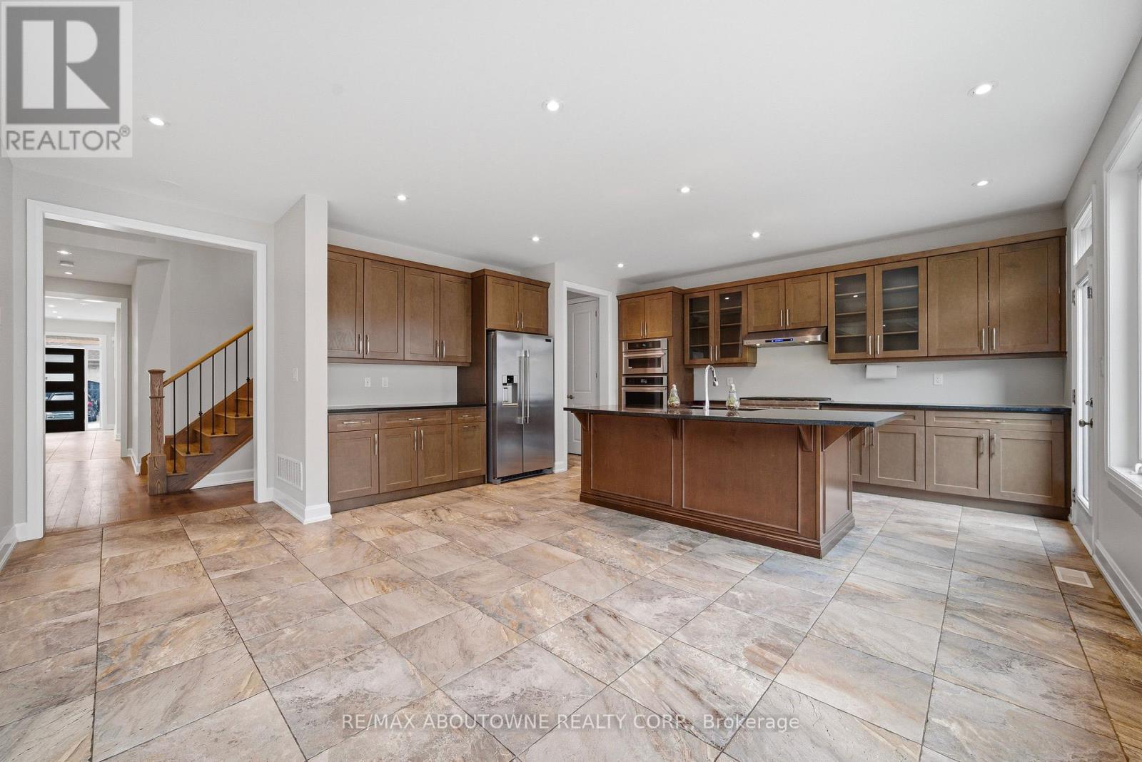 224 Cherryhurst Road, Oakville, Ontario  L6M 0Z7 - Photo 13 - W13009002