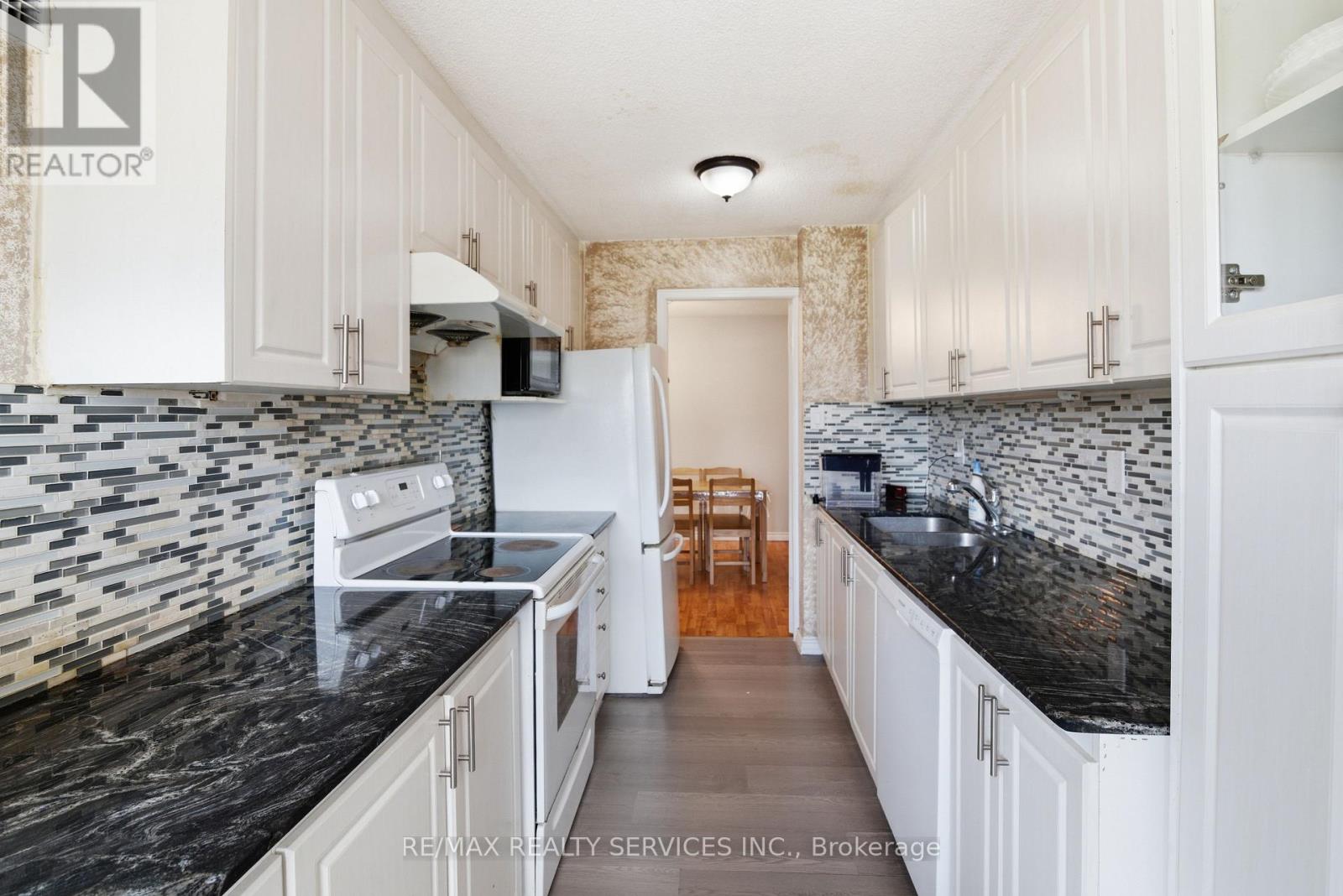 304 - 18 Knightsbridge Road, Brampton, Ontario  L6T 3X5 - Photo 18 - W12997272