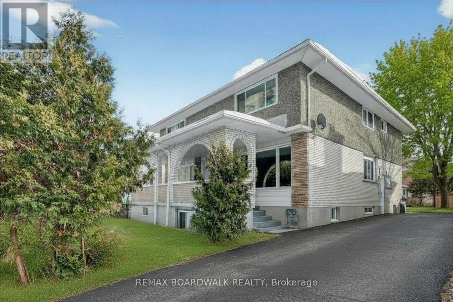 2666 REGINA STREET, Ottawa, Ontario