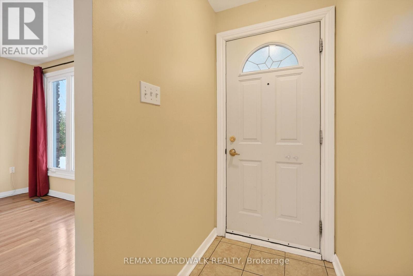 2666 Regina Street, Ottawa, Ontario  K2B 6X8 - Photo 2 - X12908966