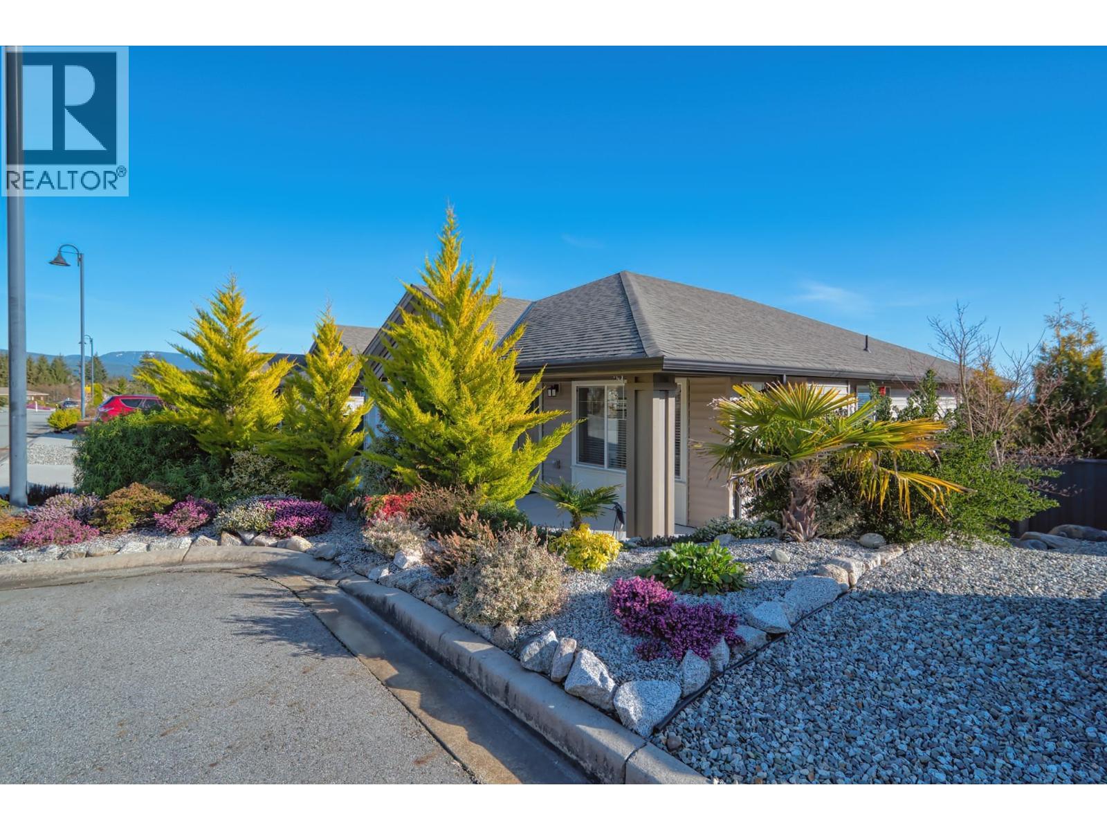 6263 Apollo Road, Sechelt, British Columbia  V7Z 0N7 - Photo 2 - R3115045